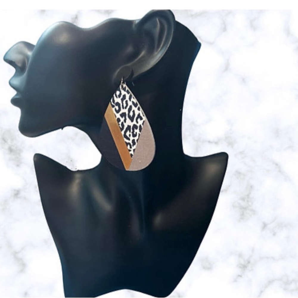 Black/white Leopard print drop earrings